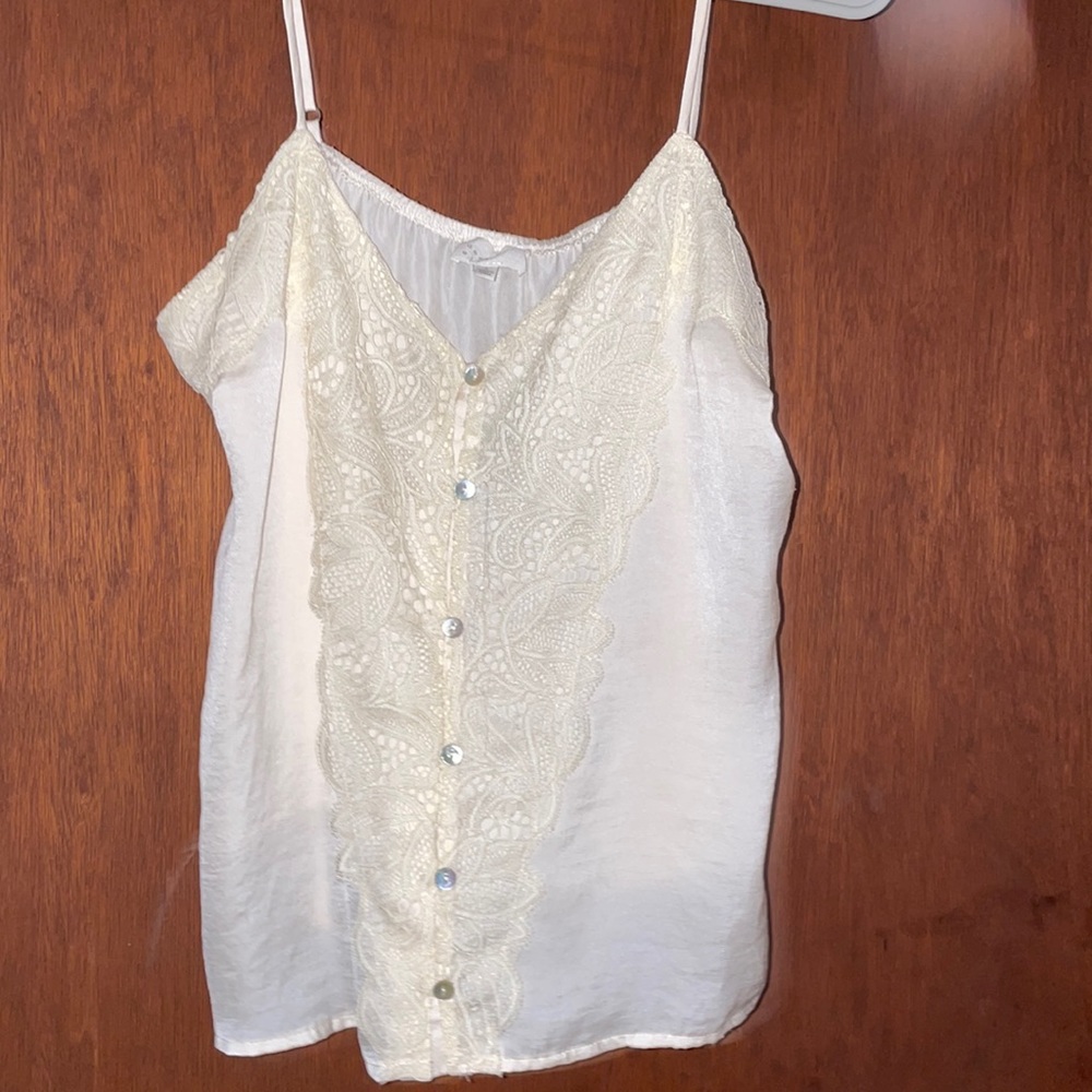 Cute off white top from dee elly. Size Large.